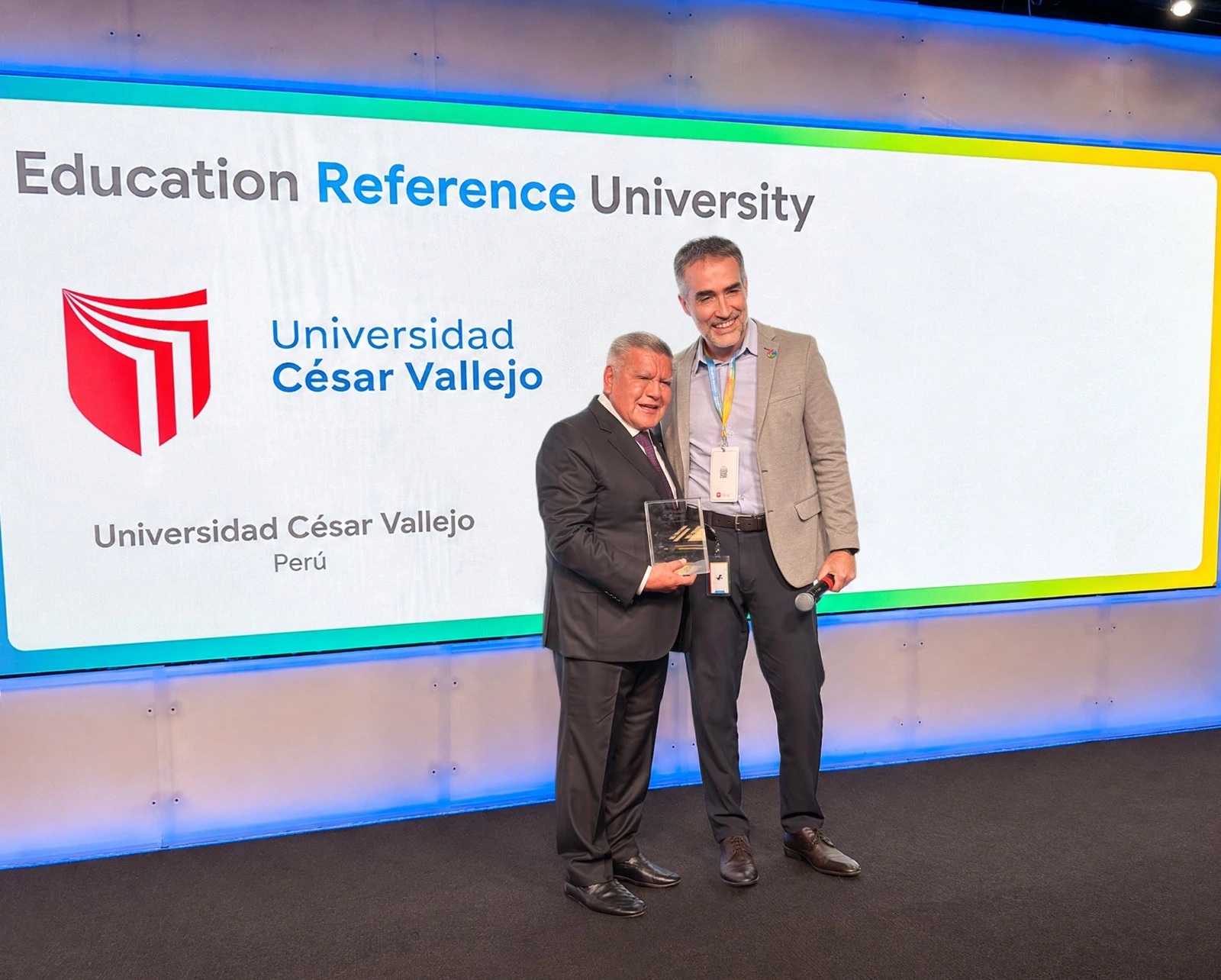 Reconocimiento otorgado por directivos de Google a la UCV